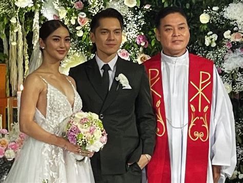 Carlo Aquino and Charlie Dizon are now married .